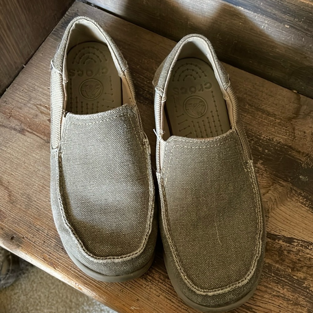Boys crocs size 5
